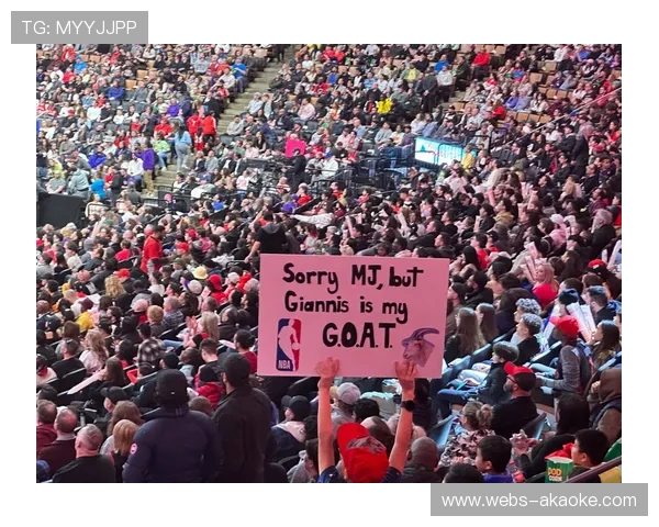 场边花絮:小球迷举牌为偶像庆生,暖心互动成亮点 场边花絮:小球迷举牌为偶像庆生,暖心互动成亮点